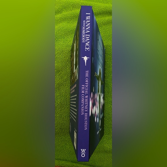 I WANNA DANCE WITH SOMEBODY:THE OFFICIAL WHITNEY HOUSTON FILM COMPANION BOOK. - Picture 3 of 5